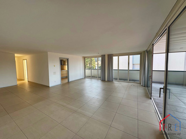 MENDRISIO | ELEGANTE 4.5 LOCALI CON GRANDE TERRAZZA IN POSIZIONE PRIVILEGIATA